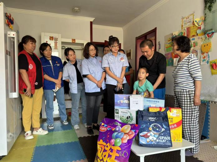 (92)橋靠分公司六一節前慰問包聯社區困難家庭兒童-6659202a97077c511ea2faac.png (92)橋靠分公司六一節前慰問包聯社區困難家庭兒童-6659202a97077c511ea2faac.png